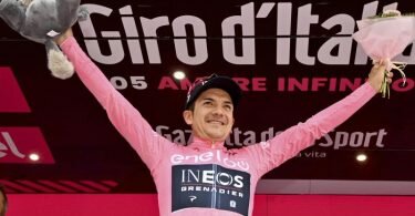 Richard Carapaz bleibt beim Giro im Rosa Trikot. Foto: Massimo Paolone/LaPresse/AP/dpa