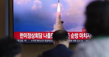Die USA wollen Nordkorea mit schärferen Sanktionen schwächen - sind aber vor der UN gescheitert. Foto: Lee Jin-Man/AP/dpa