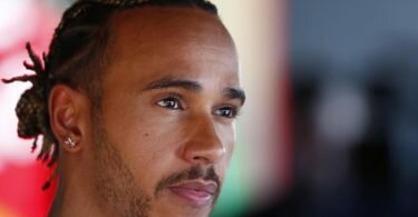 Ex-Weltmeister Lewis Hamilton hofft auf wenig Auf und Abs in der Formel-1-Saison. Foto: Joan Monfort/AP/dpa