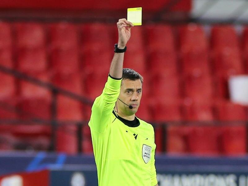 Der französische Schiedsrichter Clément Turpin hat ein Heimspiel. Foto: Isabel Infantes/PA Wire/dpa