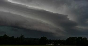 Das Wetter in den kommenden Tagen wird wechselhaft und kühlt sich ab. Foto: Michael Hutter/dpa