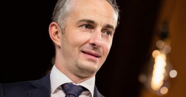 Der Satiriker Jan Böhmermann und seine Redaktion machen mit einem Experiment von sich reden. Foto: Rolf Vennenbernd/dpa