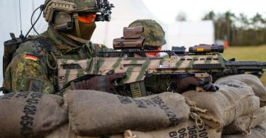 Soldaten der Bundeswehr - 100 Milliarden Euro für Investitionen in Rüstungsvorhaben. Foto: Philipp Schulze/dpa