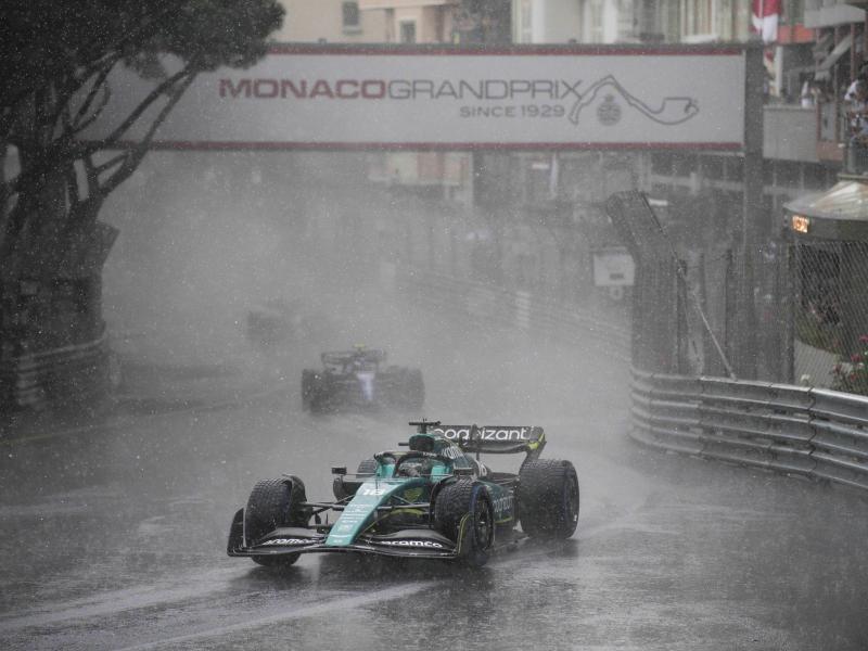 Starker Regen sorgte in Monaco für Verzögerung. Foto: Daniel Cole/AP/dpa