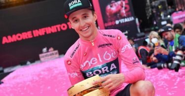 Großer Coup in Rosa: Jai Hindley gewann als erster Australier den Giro d'Italia. Foto: Gian Mattia D'alberto/LaPresse/AP/dpa