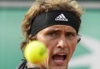Alexander Zverev sieht sich gegenüber Carlos Alcaraz bei den&nbsp;French Open benachteiligt. Foto: Michel Euler/AP/dpa