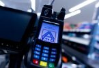 Das Zahlungsgerät an einer Kasse einer Aldi-Filiale. Foto: Rolf Vennenbernd/dpa