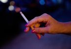 Folgen des Rauchens: Vor allem Krebserkrankungen führten bei Rauchern 2020 häufig zum Tod. Foto: Finn Winkler/dpa