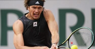 Dass alle nur über Carlos Alcaraz reden, nervt Alexander Zverev - und kann ihm eine Extraportion Motivation geben. Foto: Michel Euler/AP/dpa