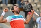 Marin Cilic jubelt nach seinem Sieg. Foto: Anne-Christine Poujoulat/AFP/dpa