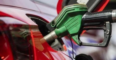 Von Anfang Juni bis Ende August 2022 wird der Steuersatz für Benzin um fast 30 Cent, für Diesel um gut 14 Cent gesenkt. Foto: Christophe Gateau/dpa