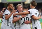 Die Spieler der deutschen U21 feiern den 4:0-Sieg bei der EM-Qualifikation gegen Ungarn. Foto: Friso Gentsch/dpa