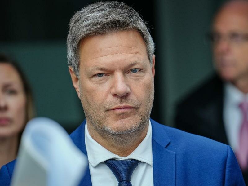 Vizekanzler Robert Habeck reist heute nach Israel. Foto: Kay Nietfeld/dpa