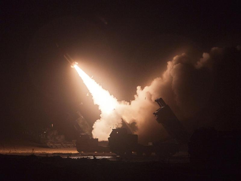 Das US-amerikanische und das südkoreanische Militär haben acht ballistische Raketen ins Meer abgefeuert. Foto: -/Südkoreas Verteidigungsministerium/Yonhap via AP/dpa