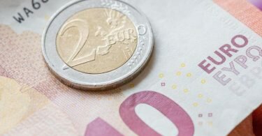 Der gesetzliche Mindestlohn in Deutschland steigt am 1. Oktober auf 12 Euro. Foto: Fernando Gutierrez-Juarez/dpa-Zentralbild/dpa