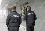 Sollen sie versucht haben, in den Bürgerkrieg im Jemen einzugreifen, um viel Geld zu verdienen? Zwei deutsche Ex-Soldaten stehen nun vor Gericht. Foto: Bernd Weißbrod/dpa/Archiv