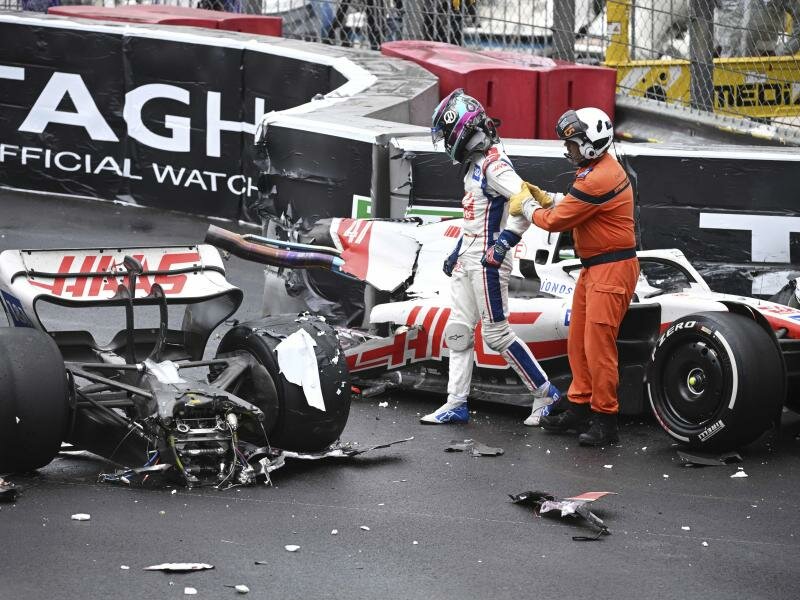 Beim Rennen in Baku steht Schumacher nach einer Unfallserie unter Druck. Foto: Christian Bruna/EPA Pool/AP/dpa/Archivbild