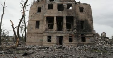 Die beiden verurteilten Briten hatten in der südostukrainischen Hafenstadt Mariupol gekämpft. Foto: Victor/XinHua/dpa