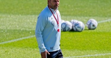 Bundestrainer Hansi Flick fordert von seiner Mannschaft gegen Italien mehr Engagement. Foto: Hans-Martin Issler/dpa