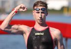 Schwimmer Florian Wellbrock jubelt bei Olympia in Japan 2021 über Gold. Foto: Oliver Weiken/dpa