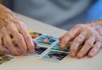 Wer bereits im mittleren Alter ein schlechtes Kurzzeitgedächtnis hat, leidet im Alter häufiger unter Demenz. Das ist das Ergebnis einer Langzeitstudie. Foto: Sven Hoppe/dpa