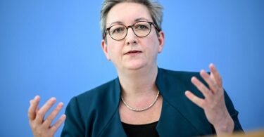 In der Debatte um mögliche Gasengpässe hat sich Bundesbauministerin Klara Geywitz (SPD) gegen niedrigere Mindesttemperaturen für Wohnungen ausgesprochen. Foto: Britta Pedersen/dpa