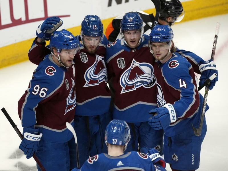 Die Colorado Avalanche haben das zweite Finalspiel gegen die Tampa Bay Lightning mit 7:0 gewonnen und führen in der Serie 2:0. Foto: David Zalubowski/AP/dpa