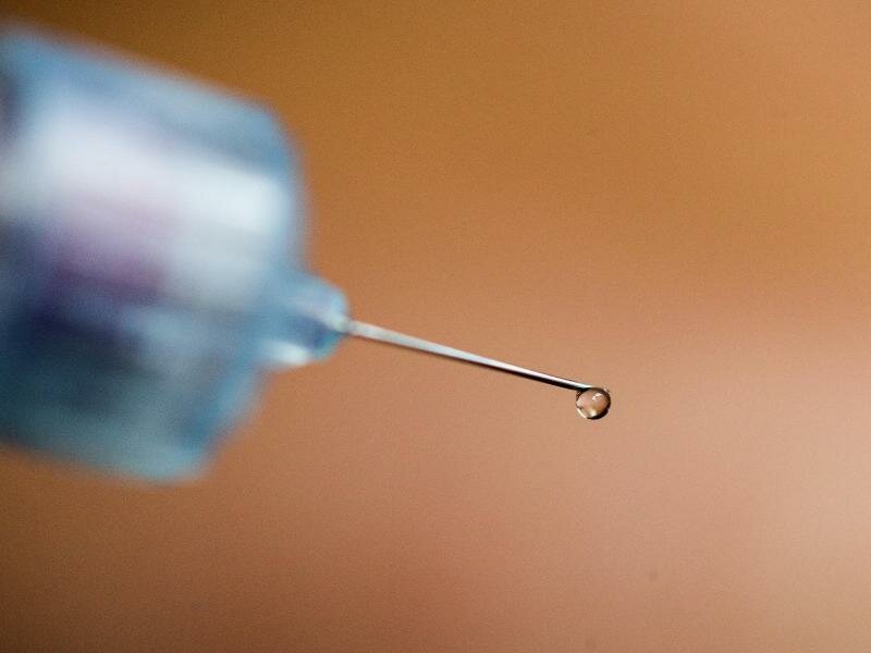Ein Teil der Diabetes-Betroffenen spritzt sich Insulin, ein blutzuckersenkendes Hormon. Geht das im Urlaub aus, kann es brenzlig werden. Foto: Rolf Vennenbernd/dpa/dpa-tmn