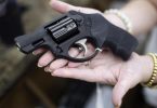 Im US-Bundesstaat New York sind strenge Vorgaben zum Tragen von Waffen gekippt worden. Foto: John Roark/The Idaho Post-Register/AP/dpa