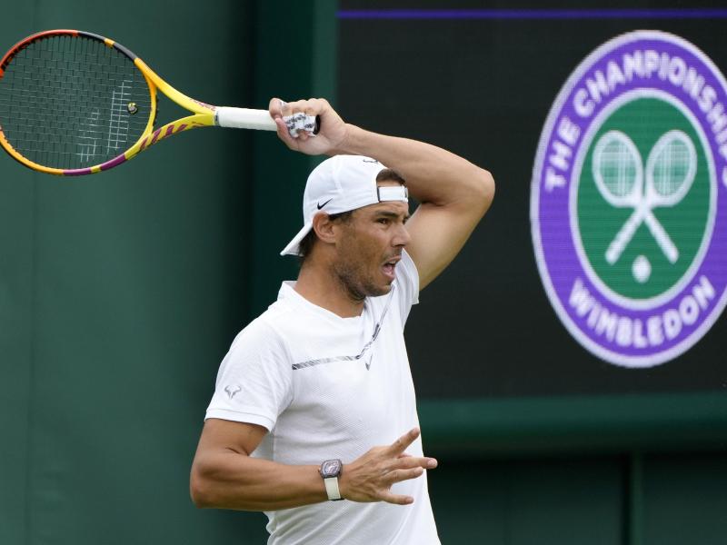 Rafael Nadal beim Training im All England Lawn Tennis and Croquet Club. Foto: Kirsty Wigglesworth/AP/dpa