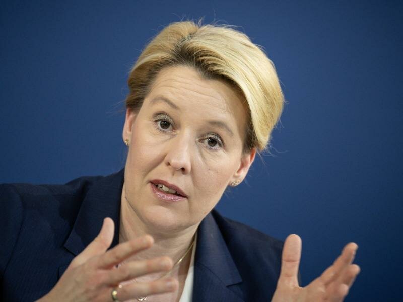 Franziska Giffey während einer Pressekonferenz. Foto: Michael Kappeler/dpa
