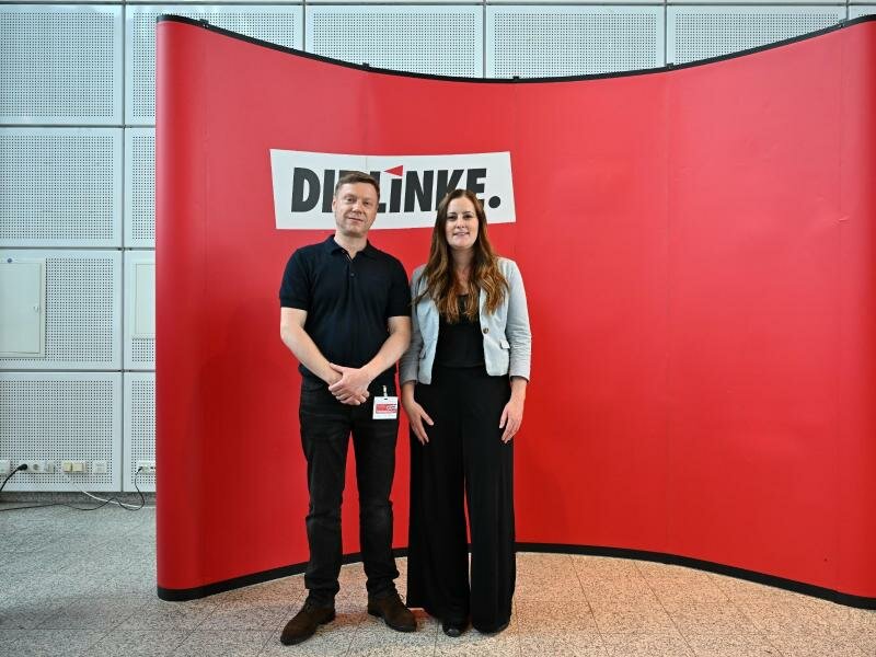 Martin Schirdewan und Janine Wissler nach der Wahl als Parteivorsitzende beim Bundesparteitag der Linken. Foto: Martin Schutt/dpa