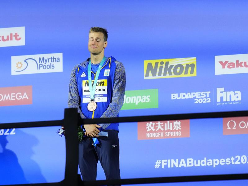 Der Ukrainer Mychajlo Romantschuk gewann Bronze über 800 Meter Freistil. Foto: Petr David Josek/AP/dpa