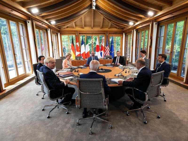 Die erste Arbeitssitzung des G7-Gipfels wurde zum Thema weltwirtschaftliche Lage abgehalten. Foto: Sven Hoppe/dpa