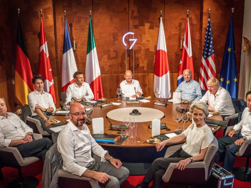 "Uns eint auch der Glaube an die Demokratie und die Rechtsstaatlichkeit»: Am ersten Gipfeltag betonten die G7-Staaten ihre Geschlossenheit im Kampf gegen Putins Krieg. Foto: Michael Kappeler/dpa
