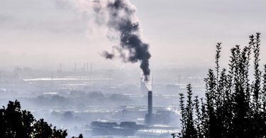Umweltverschmutzung und andere äußere Einflüsse sind für viele Menschen in Europa ein Krebsrisiko. Foto: Philippe Desmazes/AFP/dpa