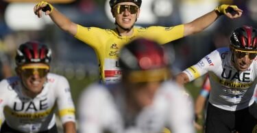 Will zum dritten Mal in Folge das Gelbe Trikot bis mit nach Paris nehmen: Tadej Pogacar. Foto: Christophe Ena/AP/dpa