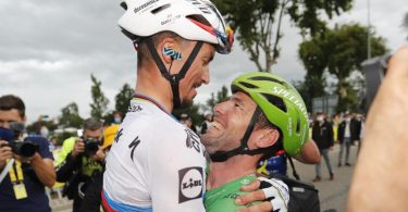Werden 2022 bei der Tour de France fehlen: Mark Cavendish (r) und Julian Alaphilippe. Foto: Pool Cor Vos/BELGA/dpa