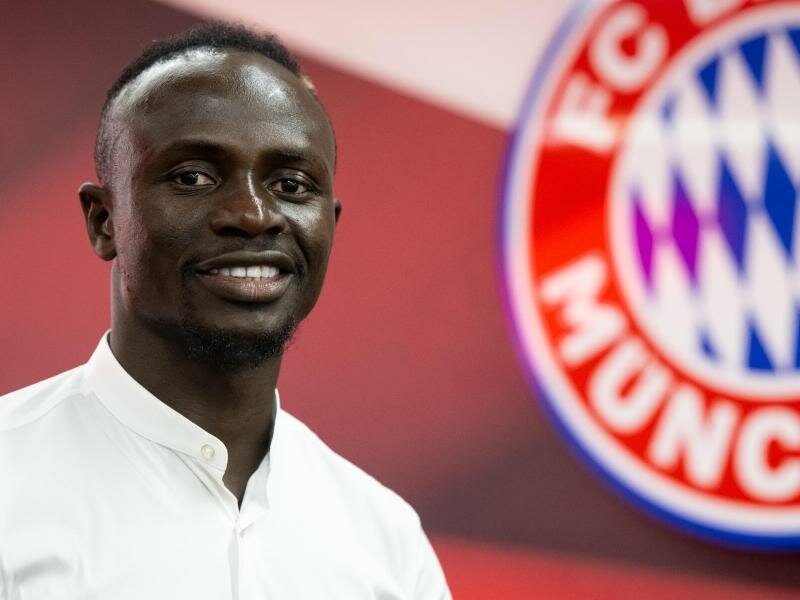 Eine der Toptransfers im Sommer 2022: Sadio Manés Wechsel vom FC&nbsp;Liverpool zum FC Bayern. Foto: Sven Hoppe/dpa