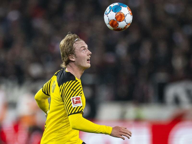 Einem Bericht zufolge sollen weitere Spieler den BVB verlassen, unter anderem Julian Brandt. Foto: Tom Weller/dpa/Archivbild