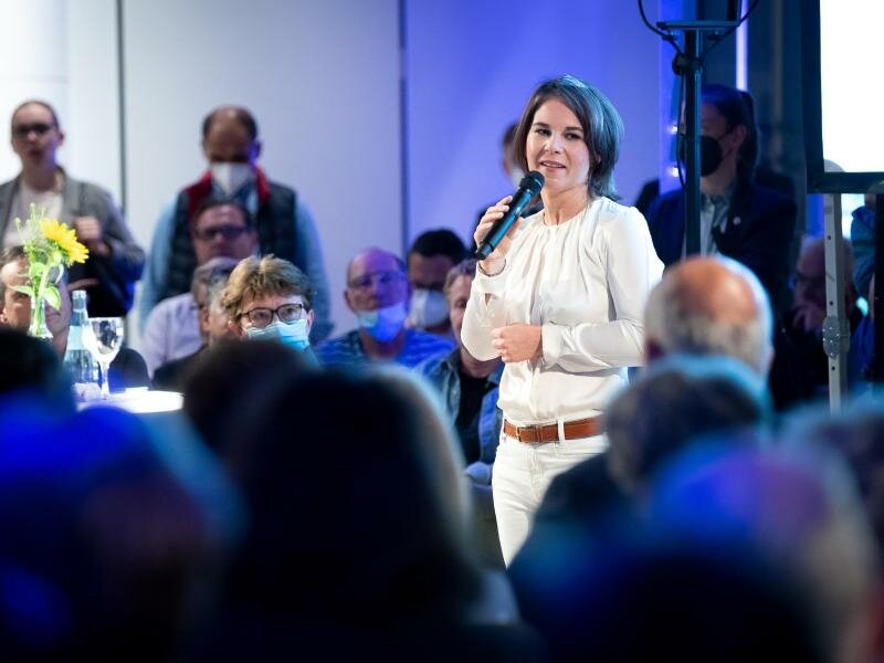 Die Außenministerin spricht sich gegen eine Lockerung der Russland-Sanktionen aus. Foto: Sina Schuldt/dpa