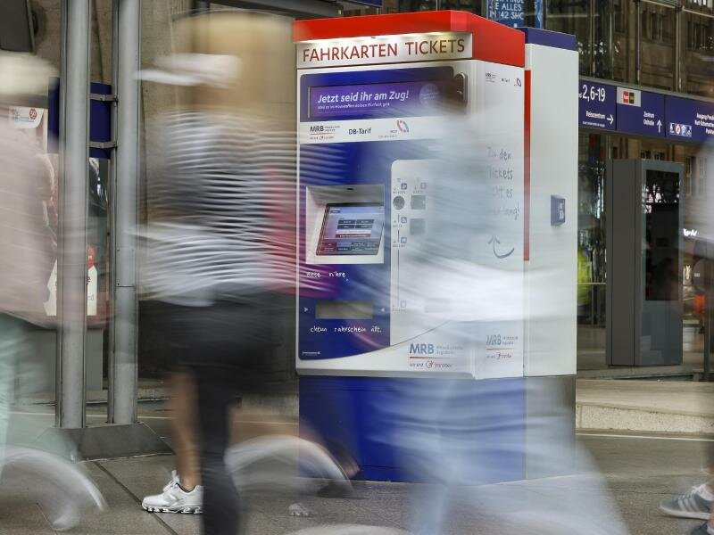 Das 9-Euro-Ticket könnte auch nach dem August fortgesetzt werden - allerdings zu einem höheren Preis. Foto: Jan Woitas/dpa