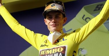 Fährt in Gelb ins Zentralmassiv: Jonas Vingegaard. Foto: David Pintens/BELGA/dpa