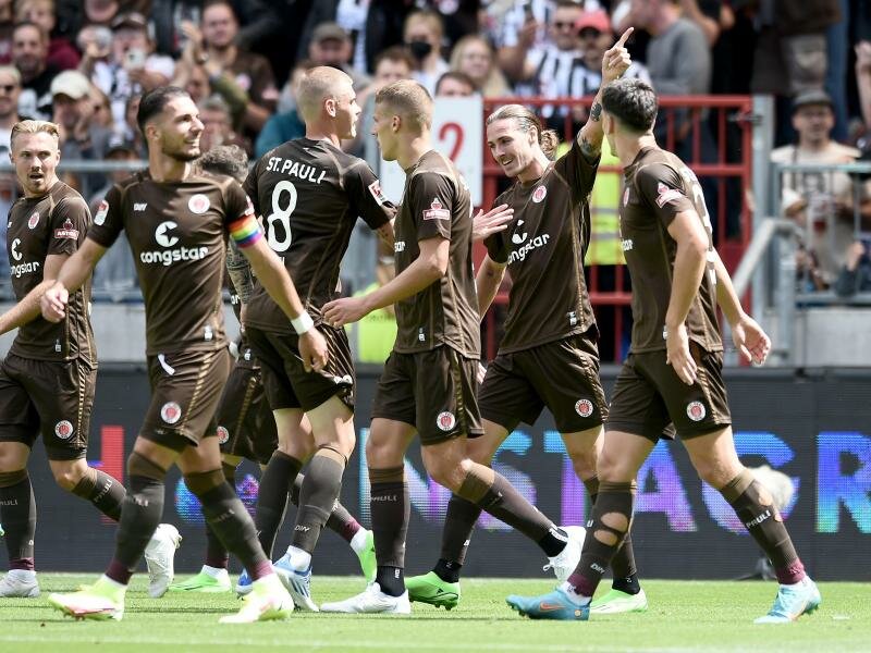 Der FC St. Pauli startete mit einem Heimsieg in die neue Saison. Foto: Michael Schwartz/dpa