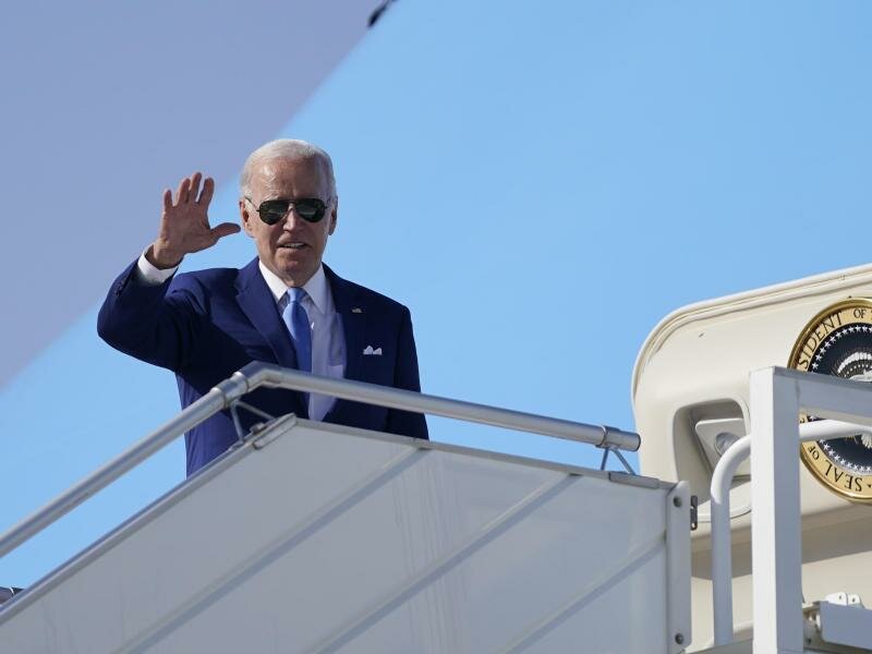US-Präsident Joe Biden bei seiner Abreise aus Saudi-Arabien. Foto: Evan Vucci/AP/dpa