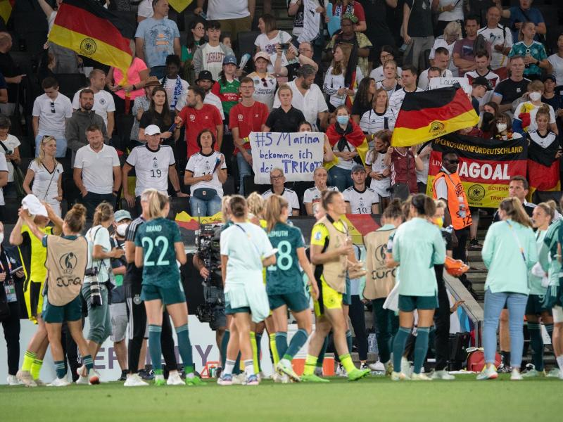 In der Gruppenphase kamen alle 20 deutschen Feldspielerinnen zum Einsatz. Foto: Sebastian Gollnow/dpa