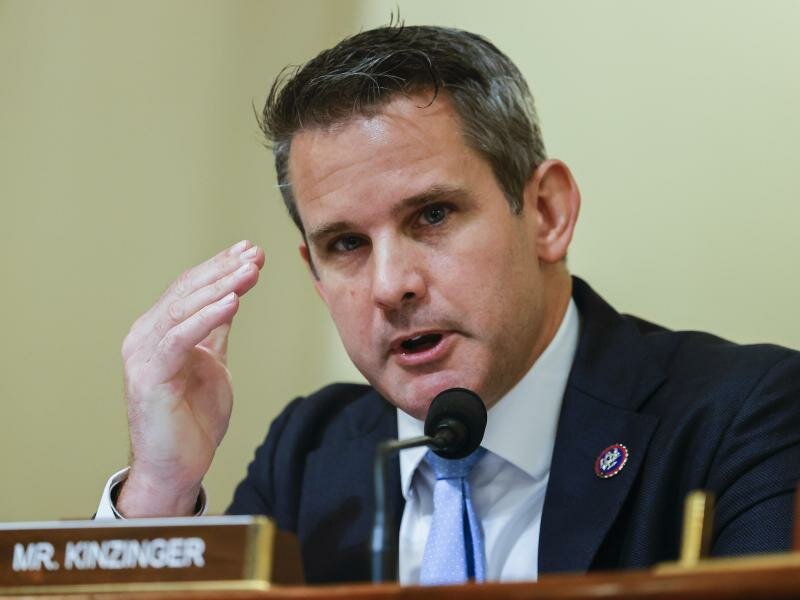 Der Republikaner Adam Kinzinger spricht während einer Anhörung des Sonderausschusses des Repräsentantenhauses über den Anschlag vom 6. Januar auf dem Capitol Hill in Washington. Foto: Jim Bourg/Pool Reuters/dpa