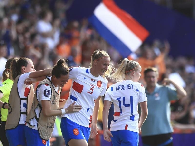 Die Titelverteidigerinnen stehen im Viertelfinale der EM: Spielerinnen der Niederlande. Foto: Leila Coker/AP/dpa