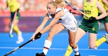 Streckten sich vergeblich: Jette Fleschütz (l) und das deutsche Team verpassen Bronze. Foto: Frank Uijlenbroek/dpa