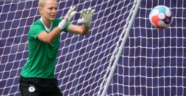 Trainiert hart und entwickelt sich weiter: Torhüterin Merle Frohms. Foto: Sebastian Gollnow/dpa/Archivbild